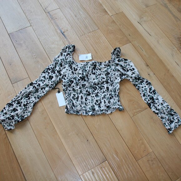 Cropped Long Sleeve Blouse Size Medium - Picture 4 of 8